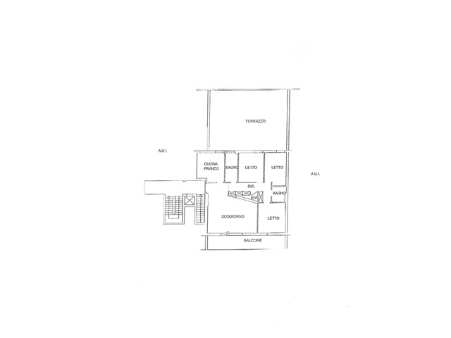 In elegante contesto residenziale di Viale Spazzoli, allinterno di un signorile condominio recentemente ristrutturato, proponiamo in vendita uno splendido appartamento di ampia metratura, caratterizzato da ambienti raffinati, comfort moderni e uno splendido terrazzo/giardino ideale per vivere momenti di relax allaperto.<br />
Limmobile, completamente ristrutturato nel 2008 con finiture di qualità, si distingue per gli spazi generosi e la funzionalità degli ambienti. Lingresso conduce allampio e luminoso salone con affaccio diretto sul terrazzo, perfetto per trascorrere piacevoli serate estive. La cucina abitabile, anchessa collegata allesterno, offre uno spazio ideale per pranzi e cene allaperto.<br />
La zona notte è ben distribuita tramite un comodo disimpegno arricchito da pratici armadi a muro e comprende tre ampie camere da letto e due bagni, pensati per garantire comfort e praticità alla vita familiare.<br />
 Completano la proprietà un garage al piano interrato e numerose dotazioni tecnologiche e di sicurezza: aria condizionata, impianto domotico per la gestione delle tapparelle elettriche, antifurto, porta blindata e infissi ad alta tenuta termica e acustica.<br />
Una soluzione elegante e pronta da abitare, ideale per chi cerca ampi spazi, privacy e comfort in una delle zone più apprezzate della città. Classe energetica in definizione.